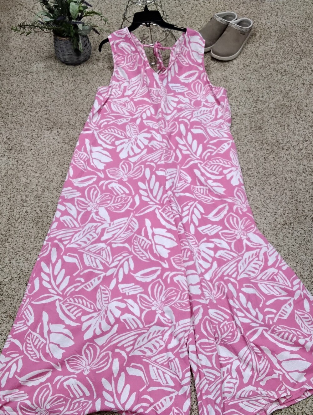 4034 Size 3X Pink and White Floral Sleeveless Jumpsuit.
